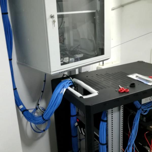 Cablaggio dati armadi rack 19
