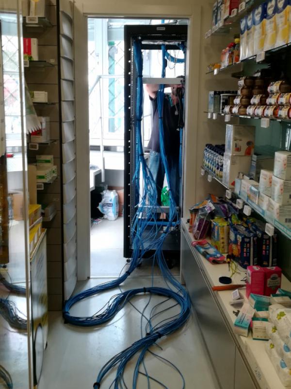 Cablaggio dati armadio rack 19