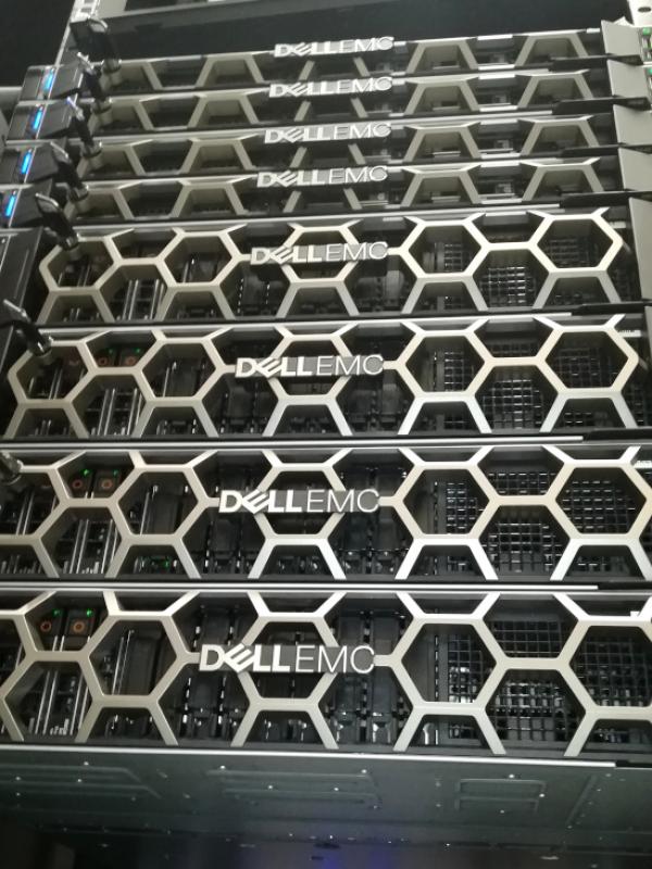 Cluster di server Dell virtualizzati in iperconvergenza