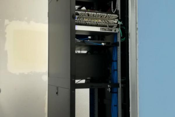 Installazione armadio rack 19