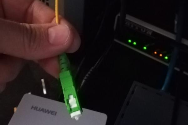 ONT e bretella in fibra ottica