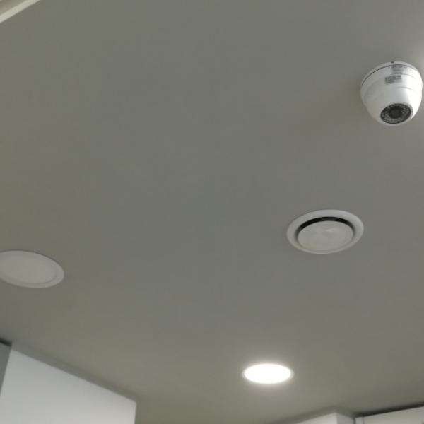 Videosorveglianza IP PoE a controsoffitto